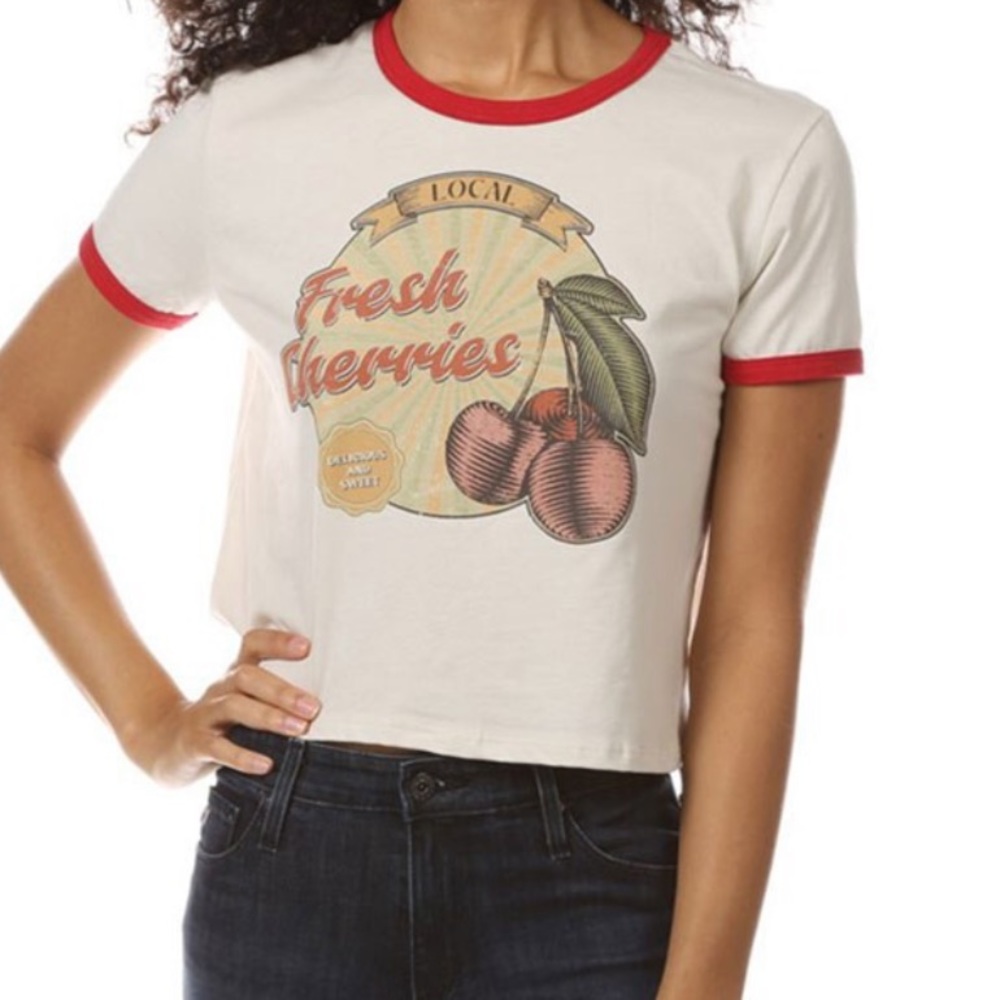 452. Originality fresh cherries cropped tee size M (Juniors)